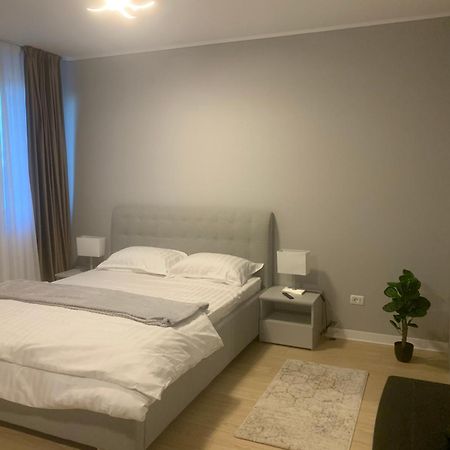 Em04- Studio Premium Targu Jiu Luaran gambar