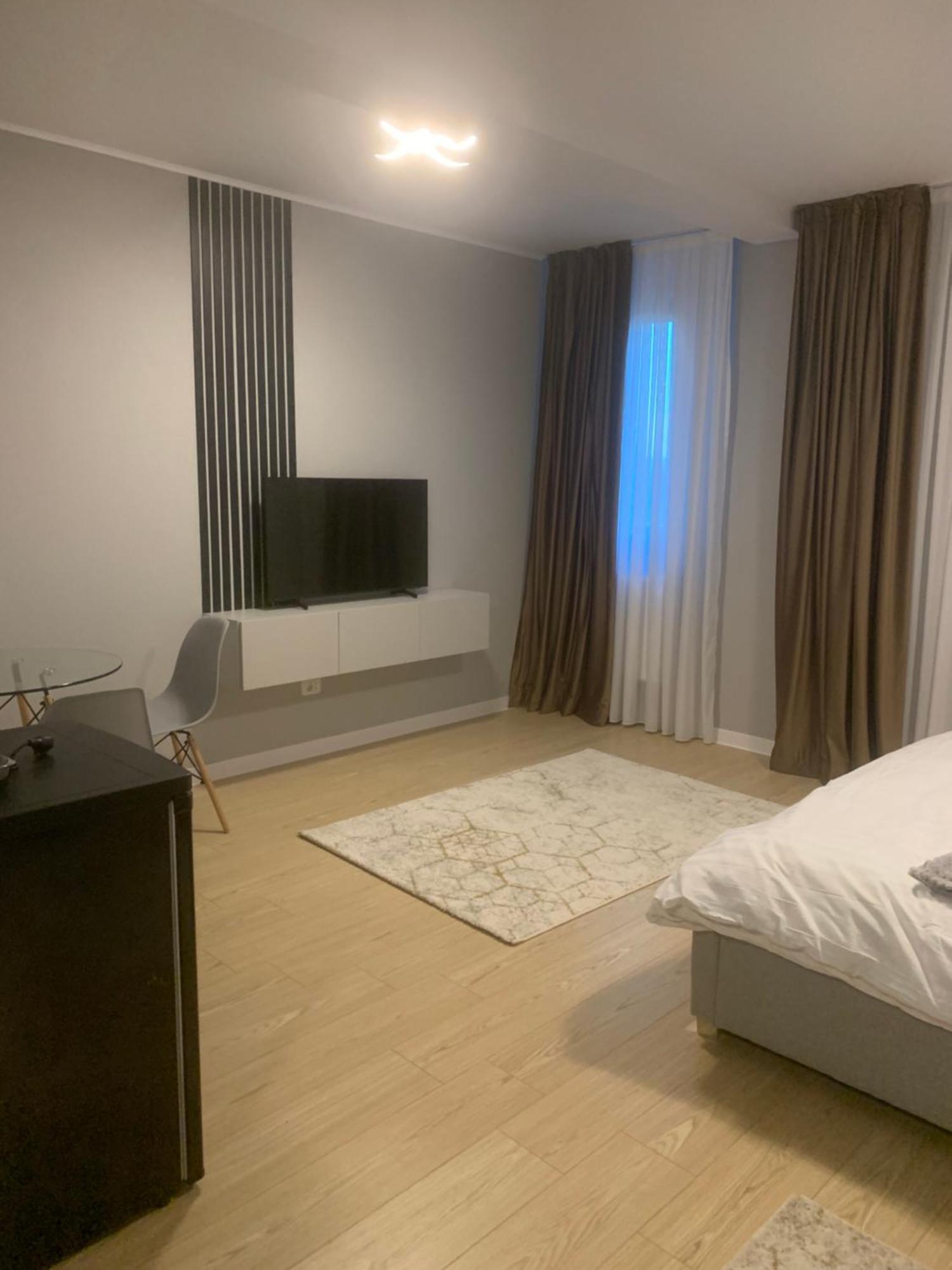 Em04- Studio Premium Targu Jiu Luaran gambar