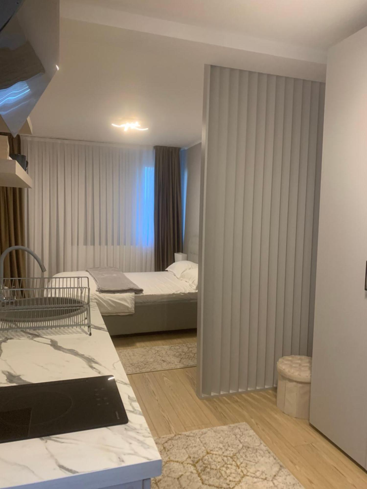 Em04- Studio Premium Targu Jiu Luaran gambar